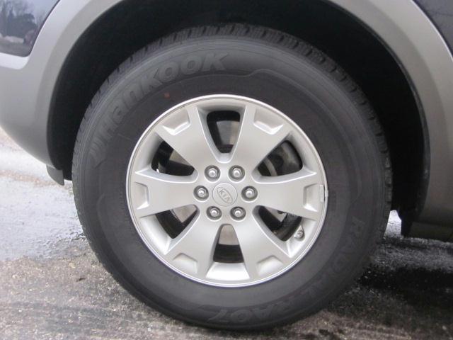 Kia Borrego 2009 photo 4