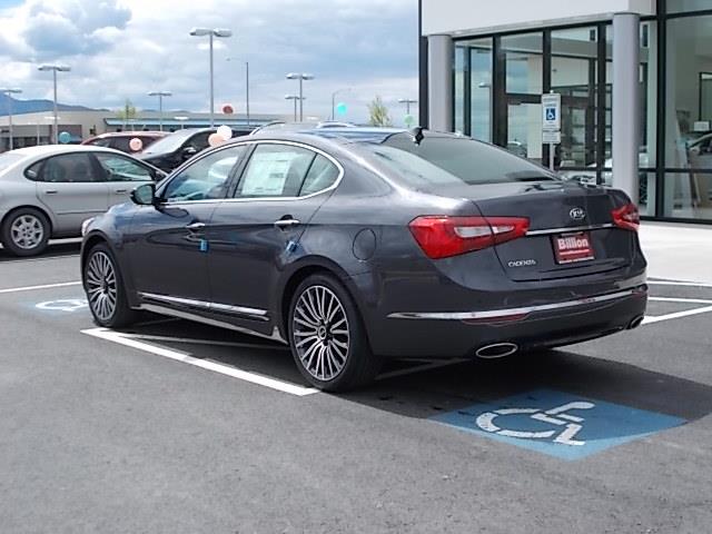 Kia Cadenza Premium Sedan