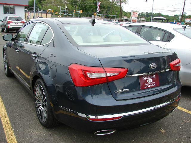 Kia Cadenza Open-top Sedan