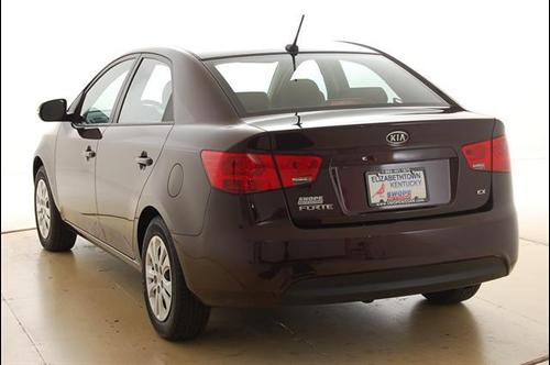 Kia Forte 2010 photo 2