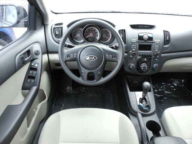Kia Forte 2010 photo 4