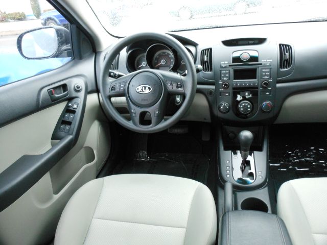 Kia Forte 2010 photo 8
