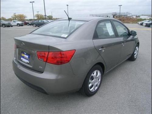 Kia Forte 2010 photo 4