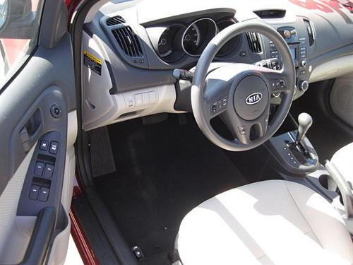Kia Forte 2010 photo 1