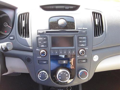 Kia Forte 2010 photo 2