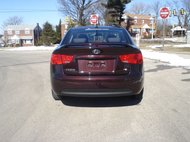 Kia Forte 2010 photo 1