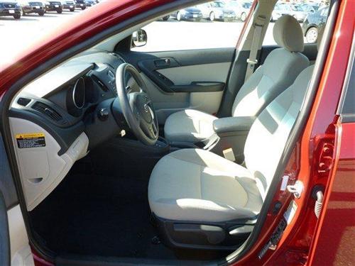 Kia Forte 2010 photo 2