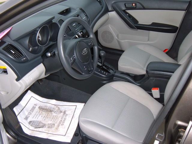 Kia Forte 2010 photo 1