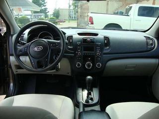 Kia Forte 2010 photo 2