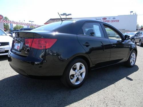 Kia Forte 2010 photo 2