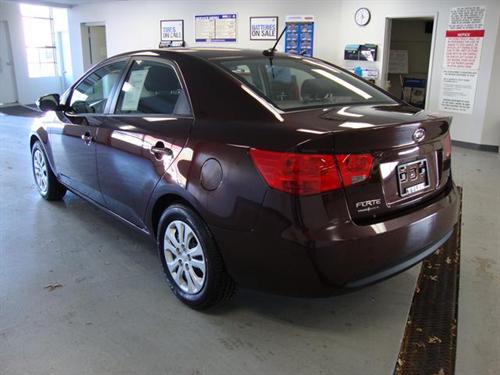 Kia Forte 2010 photo 2