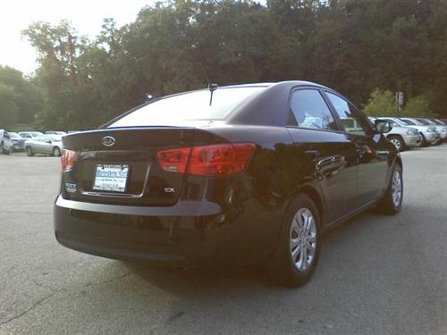Kia Forte 2010 photo 2