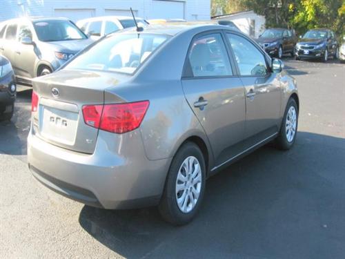 Kia Forte 2010 photo 2