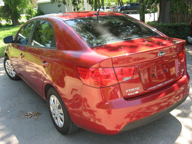 Kia Forte 2010 photo 1