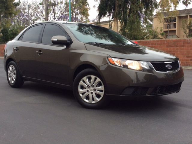 Kia Forte 2010 photo 2