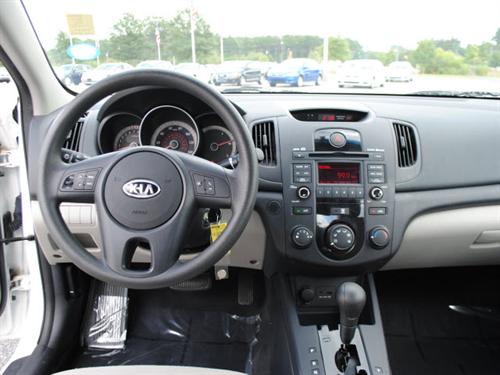 Kia Forte 2010 photo 2