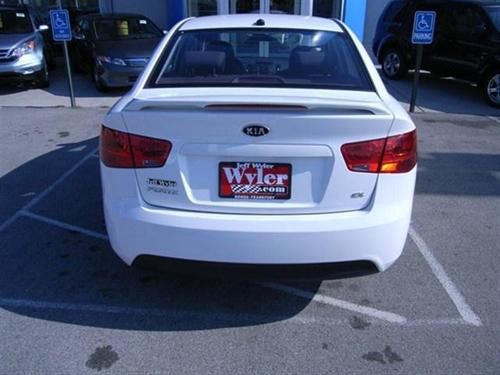 Kia Forte 2010 photo 2