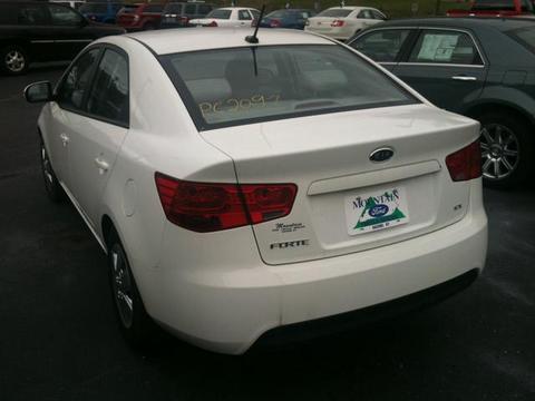 Kia Forte 2010 photo 2