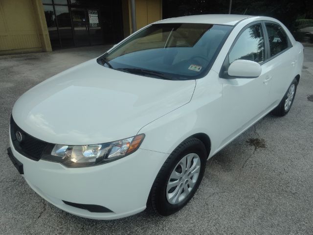 Kia Forte 2010 photo 1