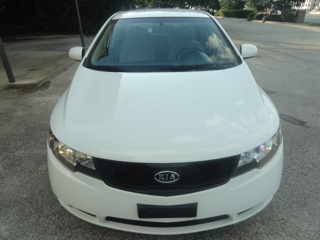 Kia Forte 2010 photo 2