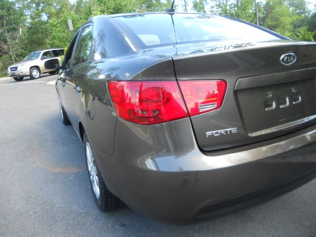 Kia Forte 2010 photo 2