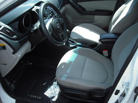 Kia Forte 2010 photo 1