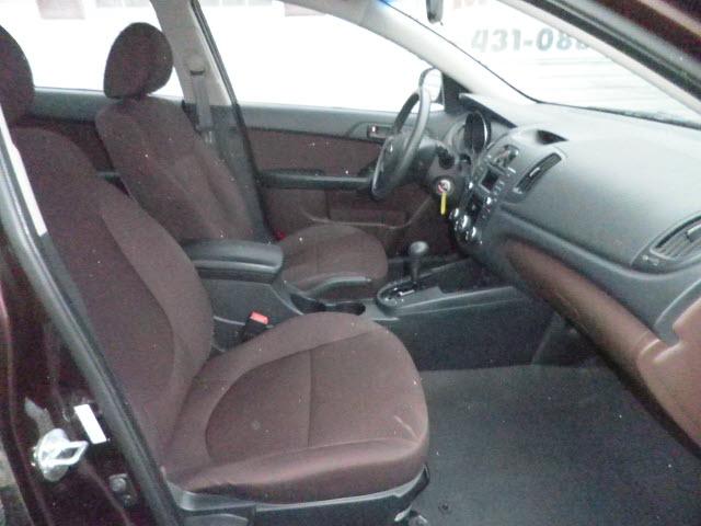 Kia Forte 2010 photo 2