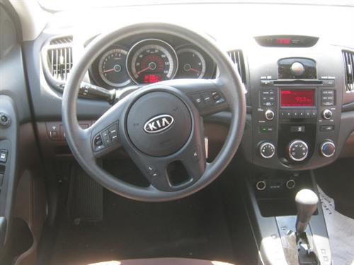 Kia Forte 2010 photo 2