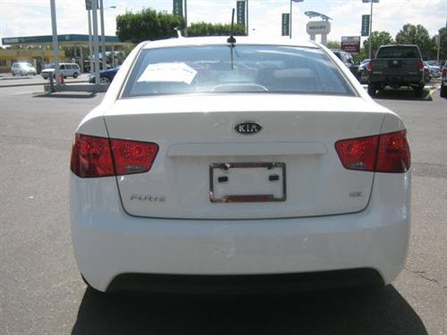 Kia Forte 2010 photo 3