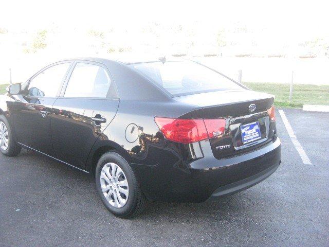 Kia Forte 2010 photo 2
