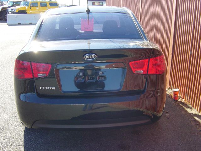 Kia Forte 2010 photo 2