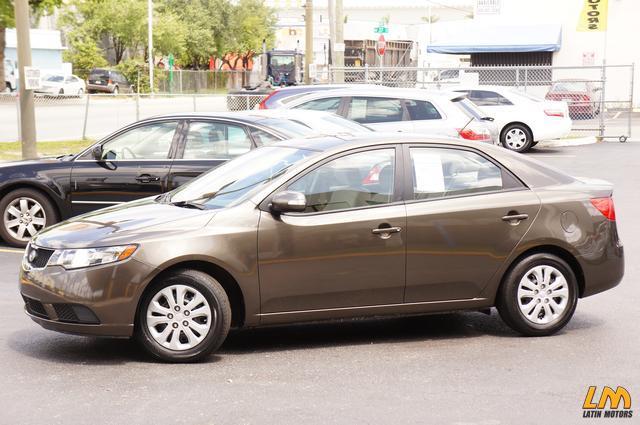 Kia Forte 2010 photo 2