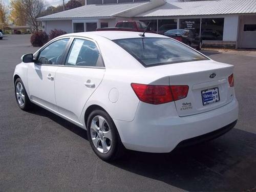 Kia Forte 2010 photo 2