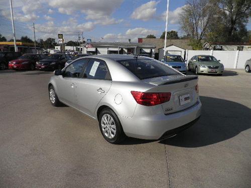 Kia Forte 2010 photo 2