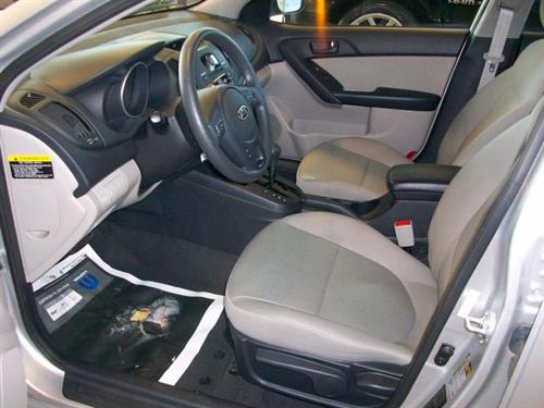 Kia Forte 2010 photo 2
