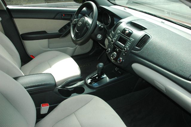 Kia Forte 2010 photo 1