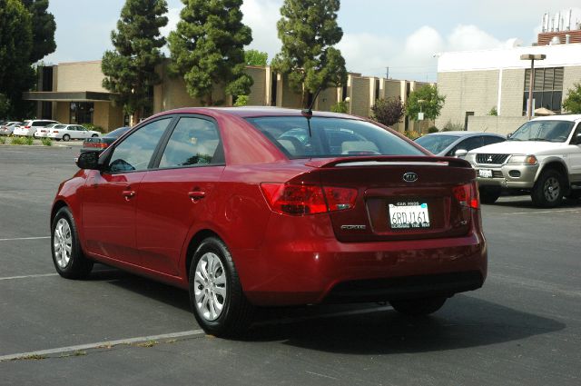 Kia Forte 2010 photo 2