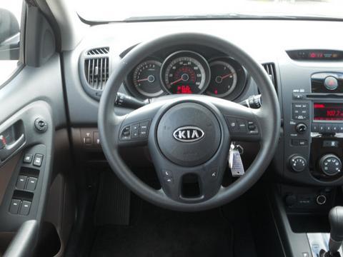 Kia Forte 2010 photo 2