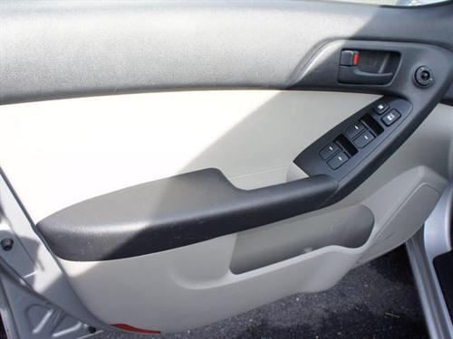 Kia Forte 2010 photo 2