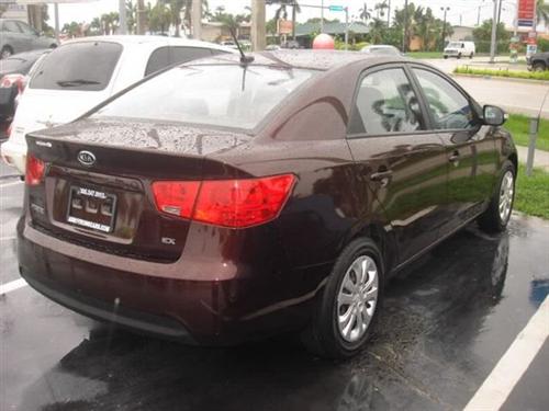 Kia Forte 2010 photo 1