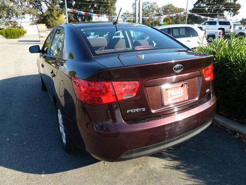 Kia Forte 2010 photo 2