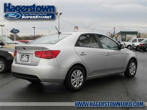 Kia Forte 2010 photo 2