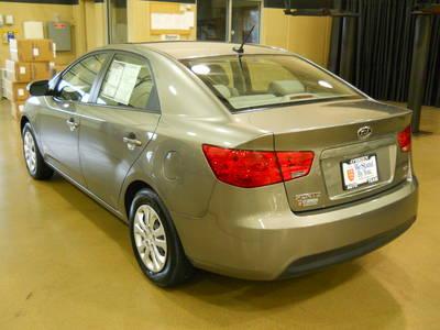 Kia Forte 2010 photo 2