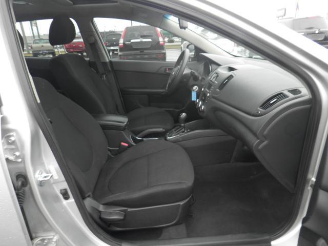 Kia Forte 2011 photo 3