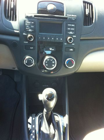 Kia Forte 2011 photo 1