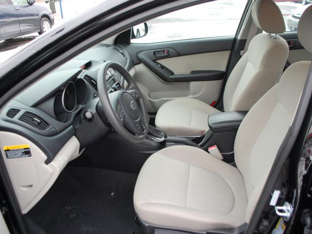 Kia Forte 2011 photo 4