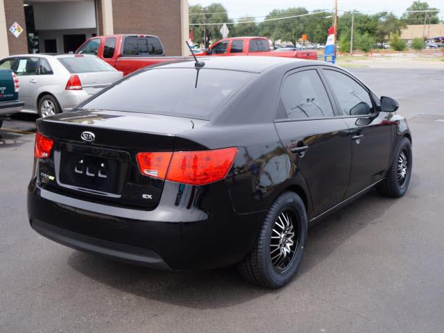 Kia Forte 2011 photo 2