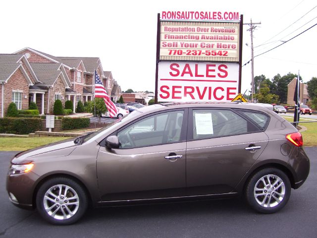 Kia Forte 2011 photo 2