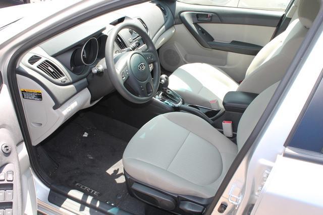 Kia Forte 2011 photo 1