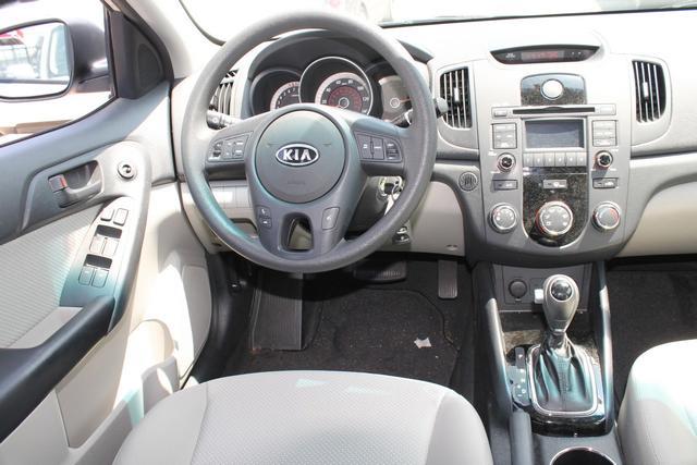 Kia Forte 2011 photo 2